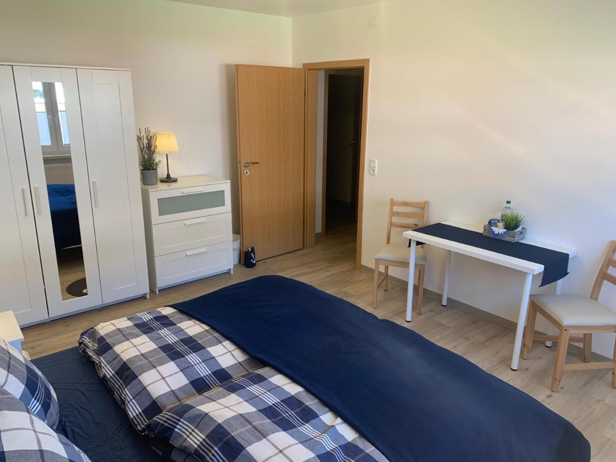 Ferienwohnung Wippsteert - 5 Sterne - Mit Balkon Und Pkw Stellplatz Emden Exteriör bild