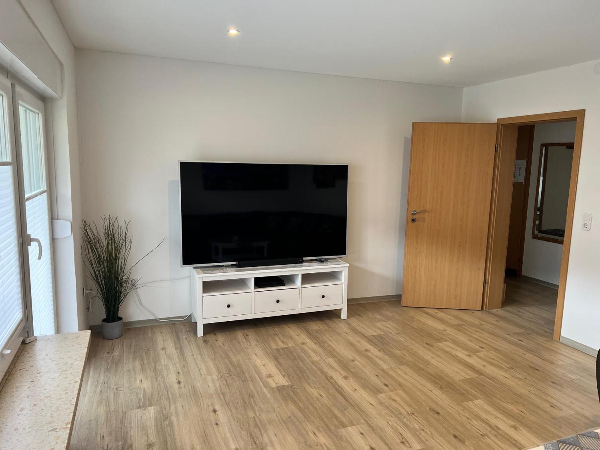 Ferienwohnung Wippsteert - 5 Sterne - Mit Balkon Und Pkw Stellplatz Emden Exteriör bild