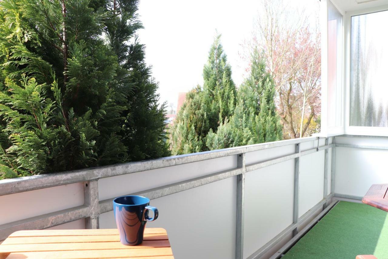 Ferienwohnung Wippsteert - 5 Sterne - Mit Balkon Und Pkw Stellplatz Emden Exteriör bild