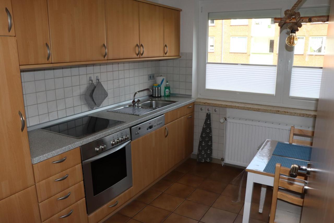 Ferienwohnung Wippsteert - 5 Sterne - Mit Balkon Und Pkw Stellplatz Emden Exteriör bild